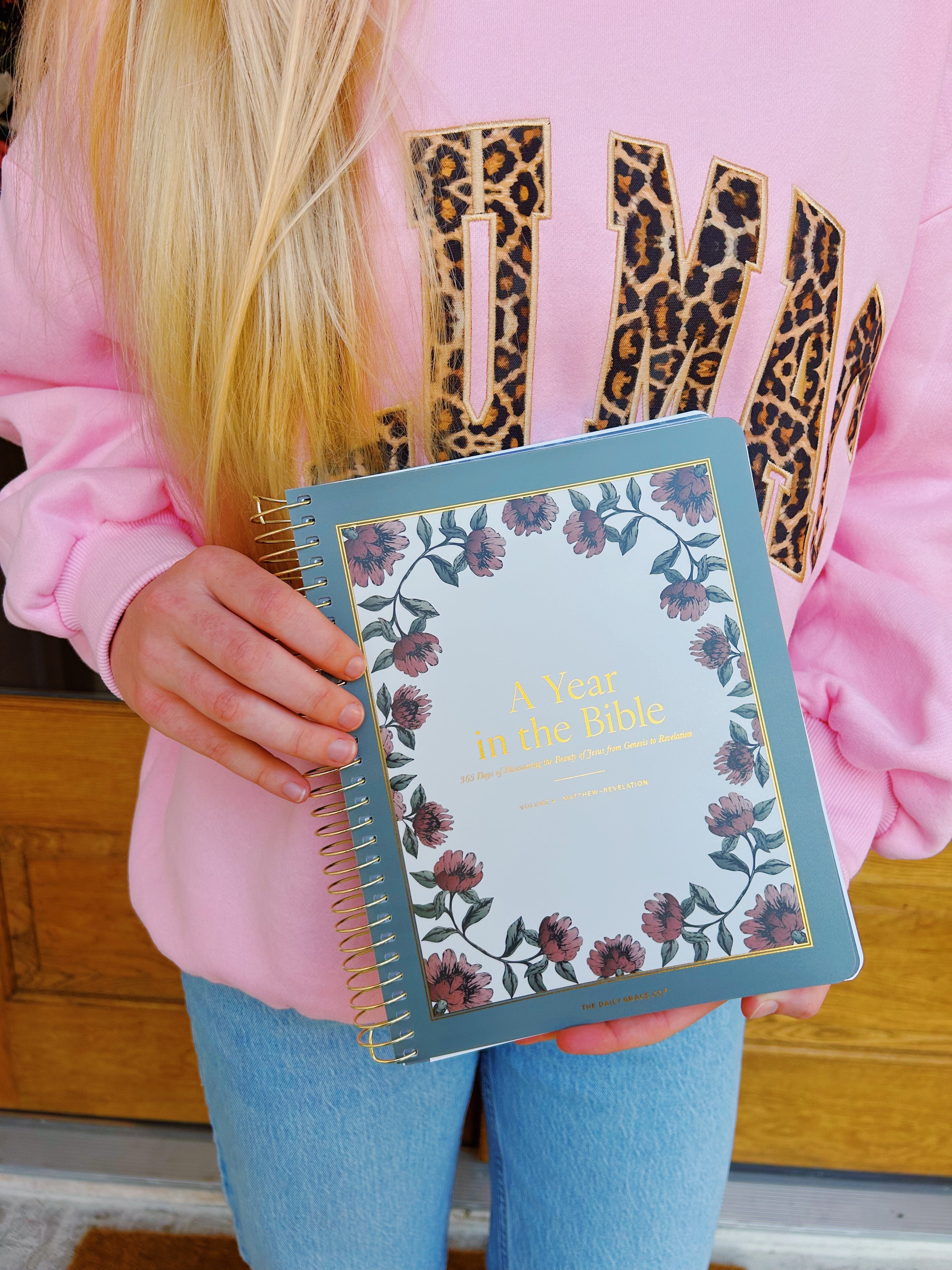 A Year in the Bible | 365 Days of Discovering the Beauty of Jesus from Genesis to Revelation | Volume 4