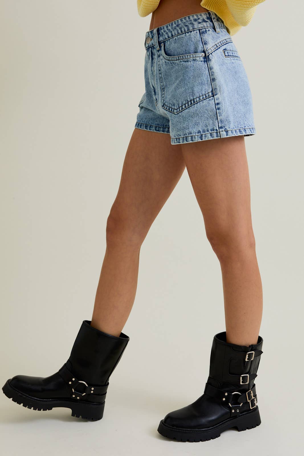 Mid-Rise Pocket Detail Shorts