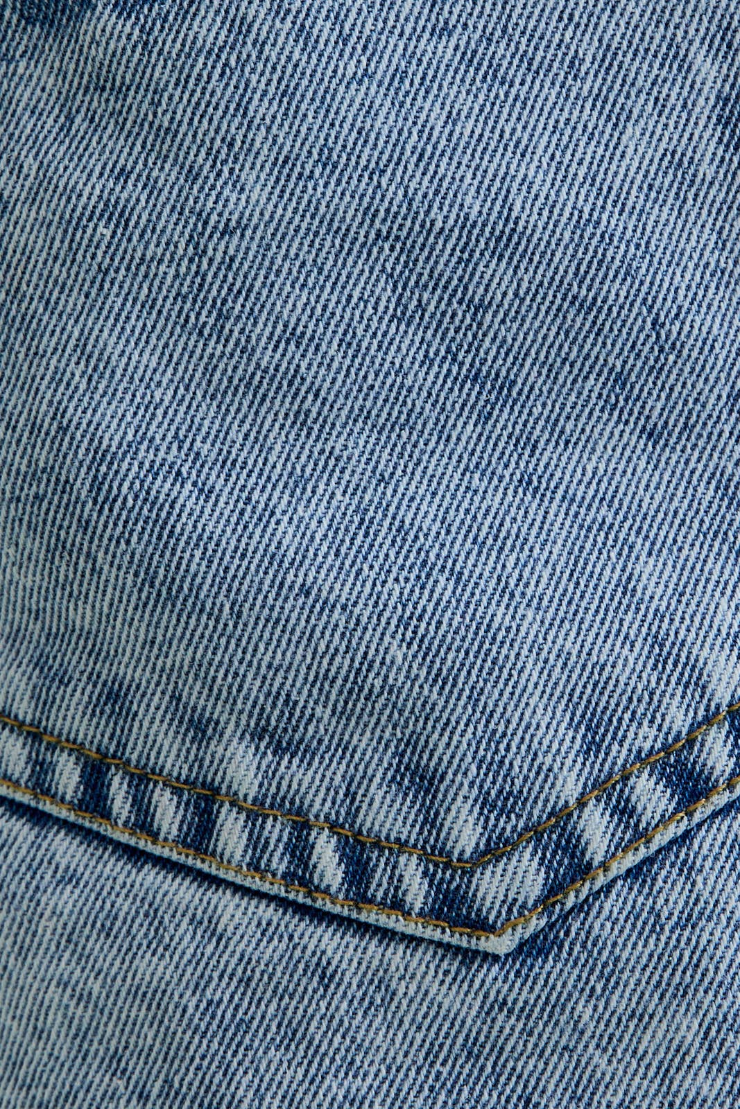 Mid-Rise Pocket Detail Shorts